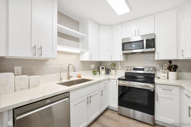 140 Walnut Ave, San Diego CA: https://media.crmls.org/mediaz/7b1874dd-3af0-4ad4-a04d-fbd0d0245dc6.jpg