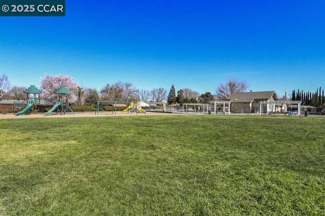 3189 Fitzpatrick Dr, Concord CA: https://media.crmls.org/mediaz/7b1883cc-2b8b-4382-91c5-9505b2b9ba57.jpg