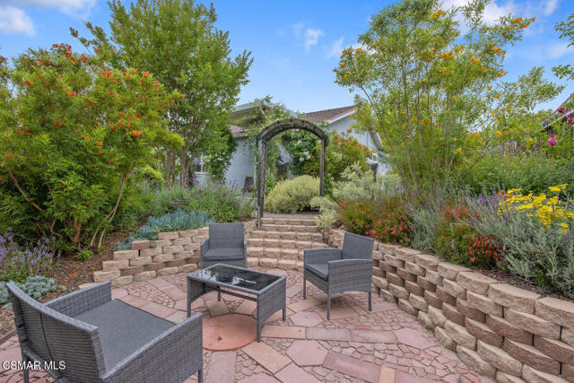 464 W Avenida De Las Flores, Thousand Oaks CA: https://media.crmls.org/mediaz/7b19abae-d7a9-44e1-a30e-4bd5494f6a2f.jpg