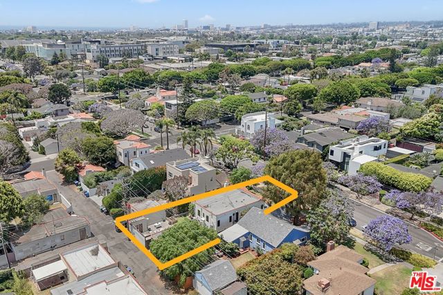 2218 Pearl Street, Santa Monica CA: https://media.crmls.org/mediaz/7b19cda1-5630-4cb5-a8e2-bc9832a4e080.jpg