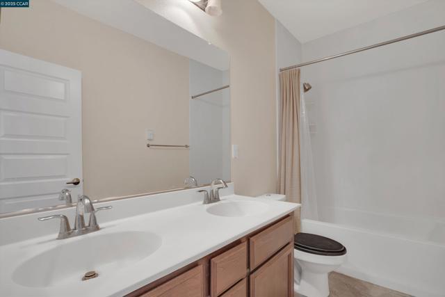 1030 Clear Lake Dr, Oakley CA: https://media.crmls.org/mediaz/7b1a1788-587e-4729-bdfd-06013be5c2fd.jpg