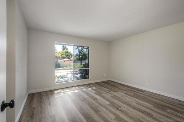 242 Eveningside Gln, Escondido CA: https://media.crmls.org/mediaz/7b1a47a2-1451-401d-9ffd-2c912e87a1bd.jpg