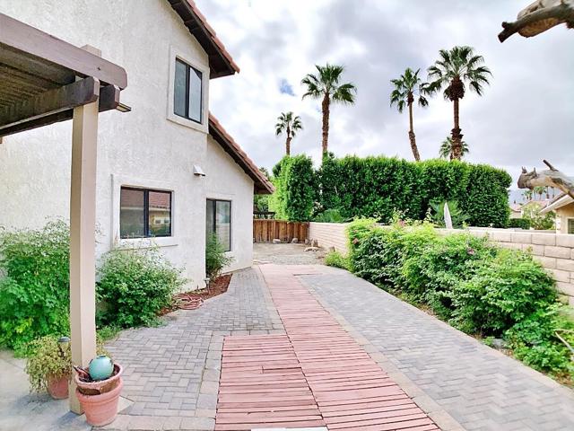49035 Serenata Court, La Quinta CA: https://media.crmls.org/mediaz/7b1af327-0d61-4b30-8b93-b1bd6d27b5c6.jpg