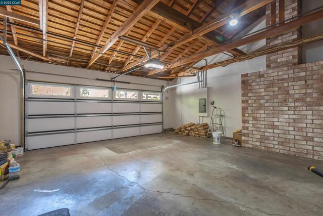 1821 S Main St, Walnut Creek CA: https://media.crmls.org/mediaz/7b1af9f2-1e44-44bd-a21b-be7f32ca878b.jpg