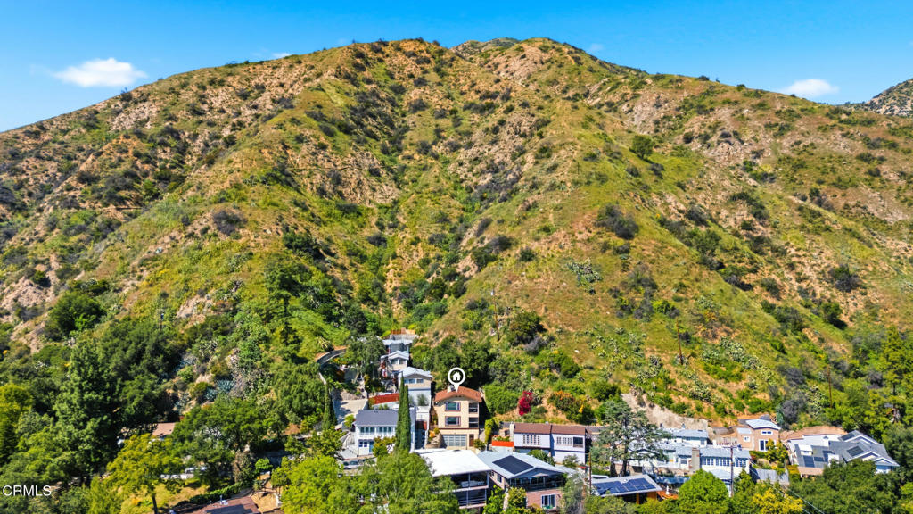 https://media.crmls.org/mediaz/7b1b0329-516a-4908-9056-797c45233c18.jpg?preset=X-Large