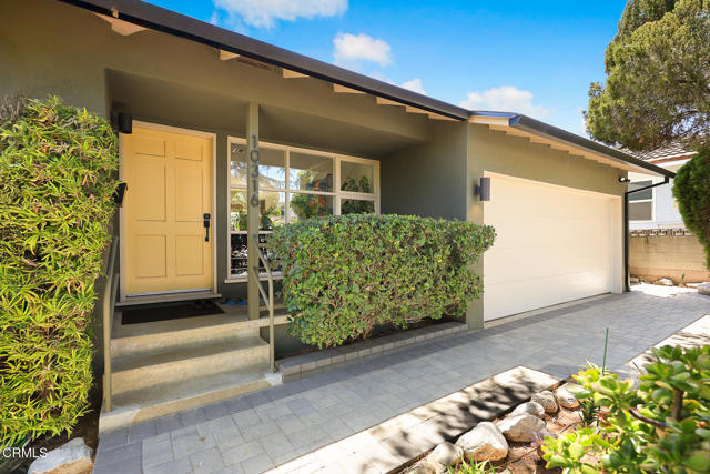 10316 Newhome Avenue, Sunland CA: https://media.crmls.org/mediaz/7b1b95de-8730-4f1c-bf47-90bd2eb29370.jpg