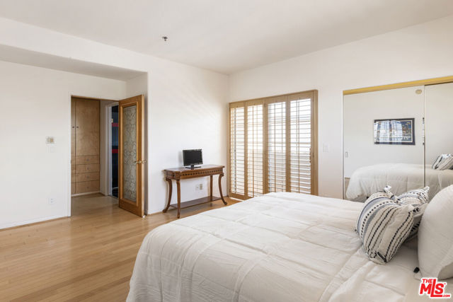 10630 Moorpark Street, North Hollywood CA: https://media.crmls.org/mediaz/7b1bfff7-0dfc-474a-b263-36876e6394ce.jpg