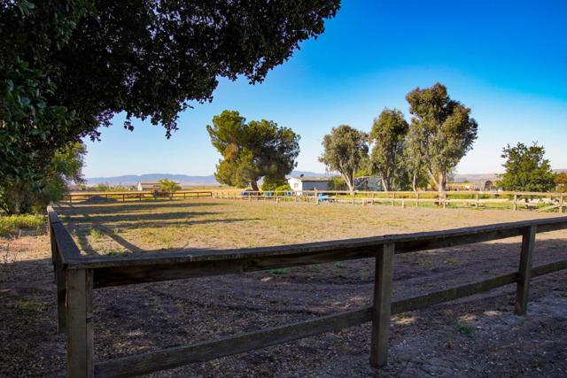 6200 Frye Lane, Hollister CA: https://media.crmls.org/mediaz/7b1c106e-3b50-42bd-883a-a047e9a0529b.jpg