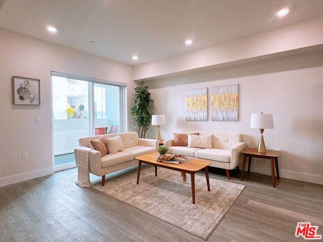 3050 W 11th Street, Los Angeles CA: https://media.crmls.org/mediaz/7b1c42f1-0845-40e8-a269-fc471a237c81.jpg