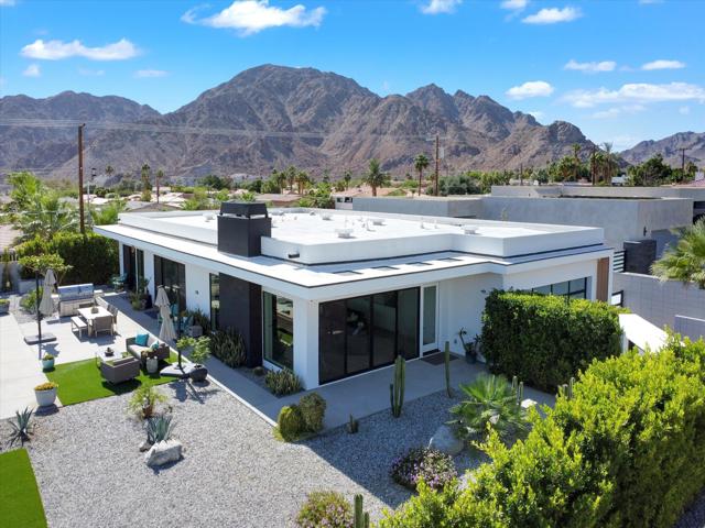 54050 Avenida Obregon, La Quinta CA: https://media.crmls.org/mediaz/7b1c9209-568d-4b13-9e1c-115b4e19f2d8.jpg