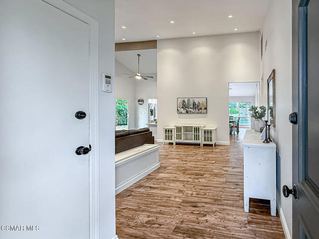 751 Muirfield Avenue, Simi Valley CA: https://media.crmls.org/mediaz/7b1cb532-468c-44f3-a15f-002d5bd31058.jpg