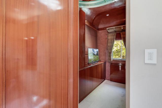 26140 Rancho Manuella Lane, Los Altos Hills CA: https://media.crmls.org/mediaz/7b1cd9eb-0f0e-4727-b7f1-ecbe590de6be.jpg