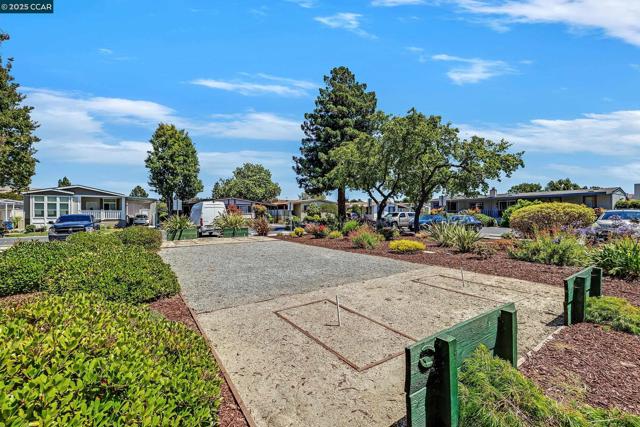1474 Wakefield Dr, Hayward CA: https://media.crmls.org/mediaz/7b1d6d01-818b-4905-923e-2160770ccf29.jpg
