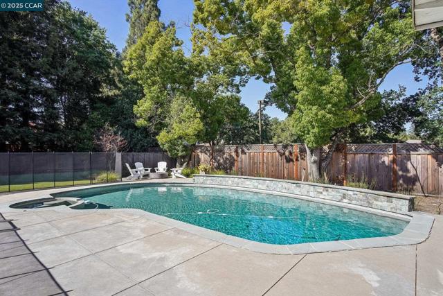 12994 Hawkins Dr, San Ramon CA: https://media.crmls.org/mediaz/7b1d7111-049b-4d3c-895a-25a295751b23.jpg