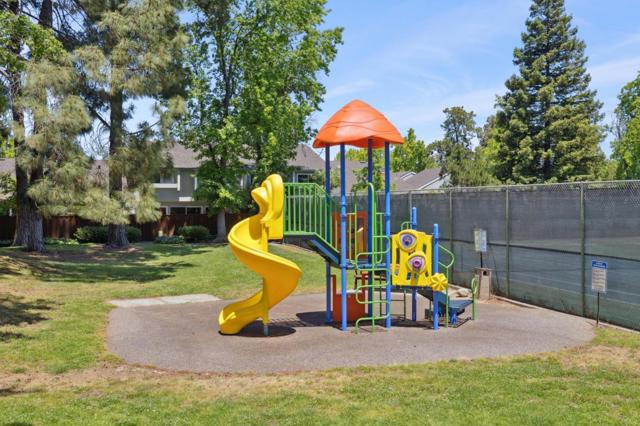 10892 Northfield Square, Cupertino CA: https://media.crmls.org/mediaz/7b1db1c9-ebfe-4acc-ab39-c750c557d291.jpg