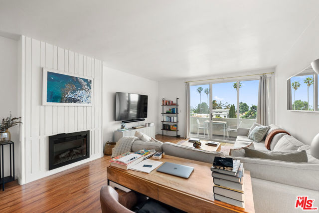 900 Euclid Street, Santa Monica CA: https://media.crmls.org/mediaz/7b1dca2b-2c70-4c8d-89d7-e4962e26b7f9.jpg
