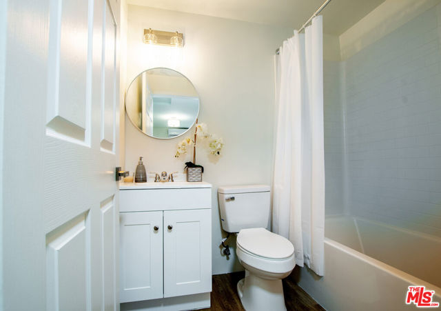 17209 Stagg Street, Van Nuys CA: https://media.crmls.org/mediaz/7b1df17b-2452-45c0-bcdb-6c606015f9b2.jpg