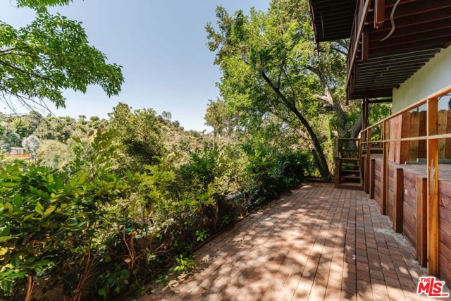 2344 Sunset Heights Drive, Los Angeles CA: https://media.crmls.org/mediaz/7b1e3608-5377-44a7-b4b8-521ec2abf6ff.jpg