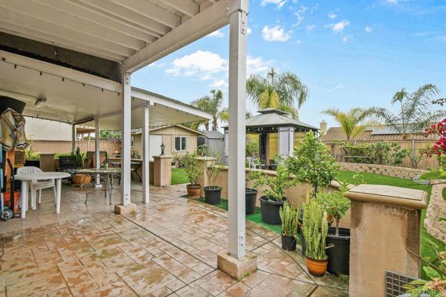 1420 Venters Dr, Chula Vista CA: https://media.crmls.org/mediaz/7b1e5e51-fbb8-4c65-b92a-4c1d02eaaf6d.jpg