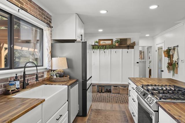 Image 24 of 64 For 8405 Foothill