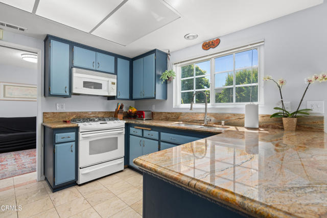 Detail Gallery Image 9 of 30 For 803 Green Valley Dr, Thousand Oaks,  CA 91320 - 4 Beds | 2/1 Baths
