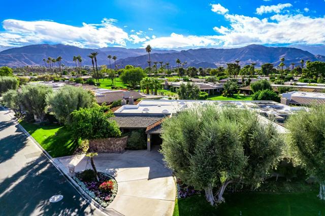 6 Stanford Drive, Rancho Mirage CA: https://media.crmls.org/mediaz/7b1f3df7-b976-49b7-8d22-91d98a91fdda.jpg