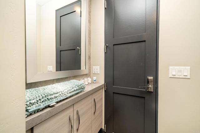 Image 26 of 43 For 907 S Tremont Street