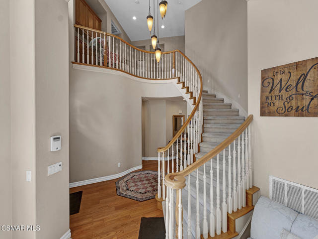 331 Briar Bluff Circle, Thousand Oaks CA: https://media.crmls.org/mediaz/7b1fb5d1-a60a-4328-a52c-0285ba40e777.jpg