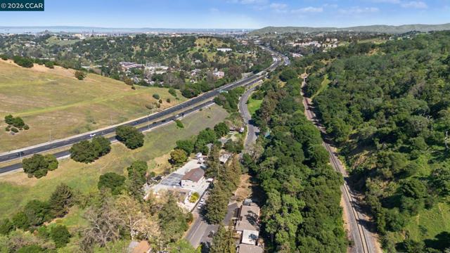 1451 Franklin Canyon Rd, Martinez CA: https://media.crmls.org/mediaz/7b2057f2-b9bb-42d6-a1f1-6bf8c9dc0866.jpg