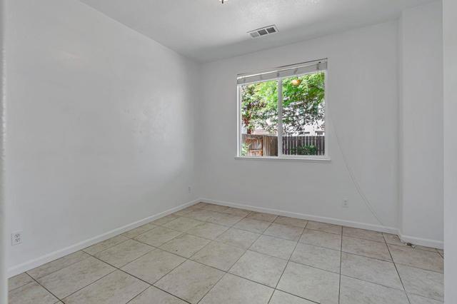 1619 Tumbleweed Way, Los Banos CA: https://media.crmls.org/mediaz/7b209b68-21b8-4bdb-8fc8-64b2ffe68da3.jpg