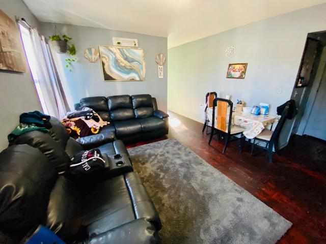 1507 E 15th Street, Oakland CA: https://media.crmls.org/mediaz/7b20cdff-0513-44c8-9313-bf529aa1665e.jpg