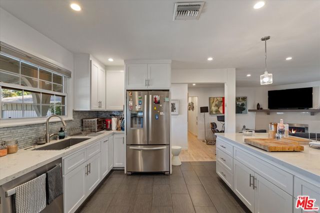 7667 Chisholm Avenue, Van Nuys CA: https://media.crmls.org/mediaz/7b2107ea-3c05-4102-88ff-4797cc3c9a4e.jpg