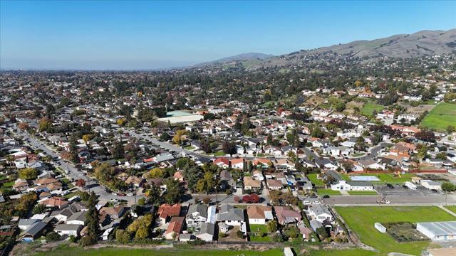 236 S Claremont Avenue, San Jose CA: https://media.crmls.org/mediaz/7b2120c8-2eb5-44ce-a982-c6f94f0739a5.jpg