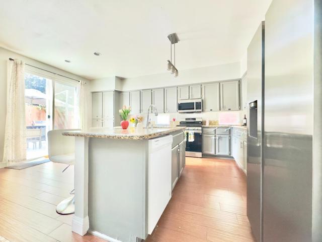 9562 E Park Drive, Elk Grove CA: https://media.crmls.org/mediaz/7b214d55-2948-424d-8e1e-617d066f2c95.jpg