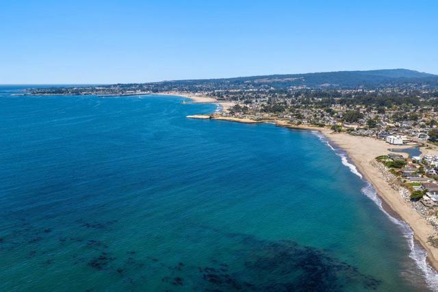 22130 E Cliff Drive, Santa Cruz CA: https://media.crmls.org/mediaz/7b218bd1-3d1f-4e89-b492-cf9a105dcc34.jpg