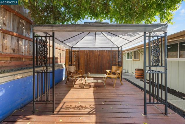 51 Gilrix Dr, Martinez CA: https://media.crmls.org/mediaz/7b219381-60ab-419e-97ca-70e9587f4ced.jpg
