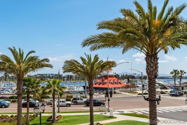 1500 Orange Avenue, Coronado CA: https://media.crmls.org/mediaz/7b21a73b-255a-497e-9b1e-38270cb41ebb.jpg