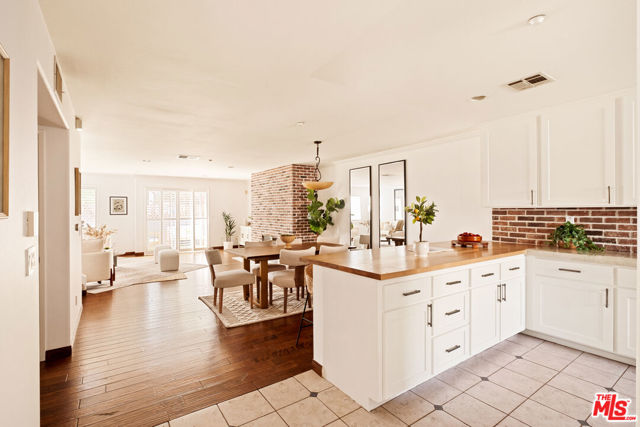 1212 Ocean Park Boulevard, Santa Monica CA: https://media.crmls.org/mediaz/7b21c1f1-5253-4fb3-8fbe-89b4923339da.jpg