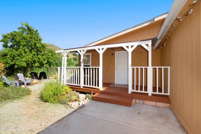 978 Main Street, Piru CA: https://media.crmls.org/mediaz/7b22c607-5af0-4772-8b81-6ec1c2e09b3e.jpg