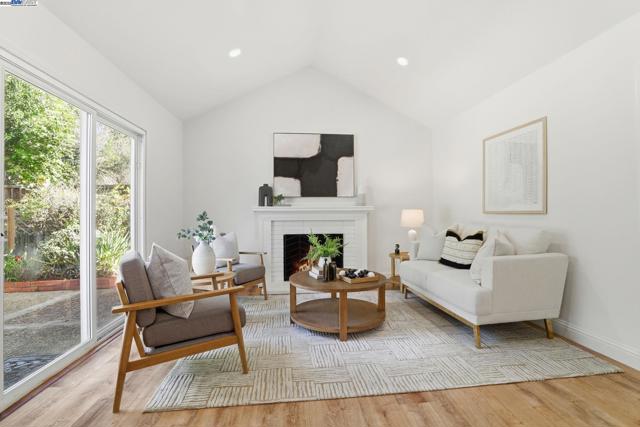 240 Carmelita Pl, Fremont CA: https://media.crmls.org/mediaz/7b230771-c51a-4711-b23e-6469f1e89c92.jpg