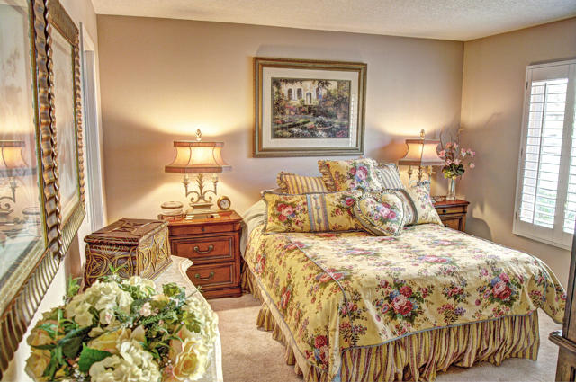 378 Desert Falls E Drive, Palm Desert CA: https://media.crmls.org/mediaz/7b234694-1efb-40ab-a70b-b7827867513b.jpg