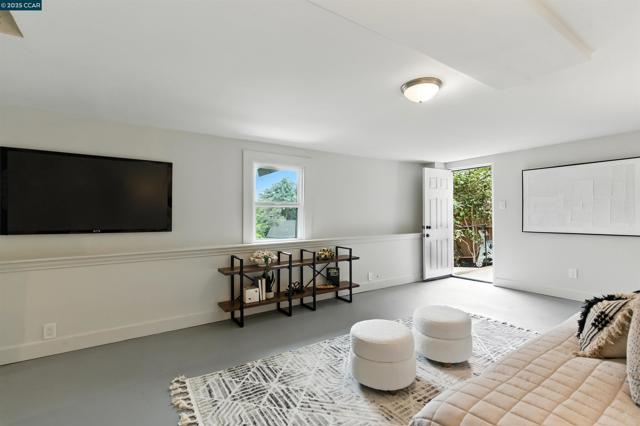 5020 Golden Gate Ave, Oakland CA: https://media.crmls.org/mediaz/7b24001c-ef4b-4a9c-8a97-49e97b8dc83a.jpg