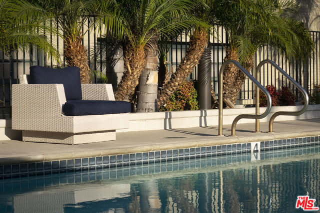 315 W 5th Street, Los Angeles CA: https://media.crmls.org/mediaz/7b2413e9-a6a2-43ca-93a1-260492b4b48b.jpg