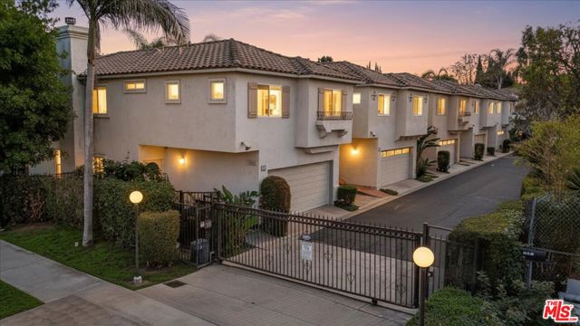18806 Hatteras Street, Tarzana CA: https://media.crmls.org/mediaz/7b245680-b8d4-47b7-a7ca-8daa564411db.jpg