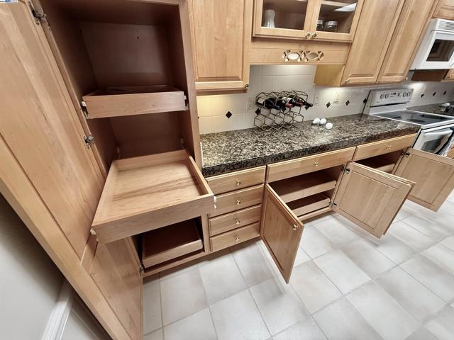 2217 Ptarmigan Dr, Walnut Creek CA: https://media.crmls.org/mediaz/7b24643c-9157-4344-b43f-0d117f944285.jpg