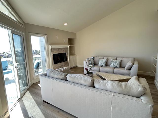 2510 MONTGOMERY AVE, Cardiff by the Sea CA: https://media.crmls.org/mediaz/7b246b88-9fba-478d-a04d-eab875bc94d7.jpg