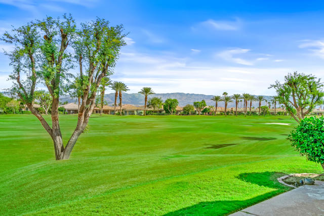 80190 Royal Birkdale Drive, Indio CA: https://media.crmls.org/mediaz/7b247d63-68e1-4896-9fc5-1dd089371b66.jpg