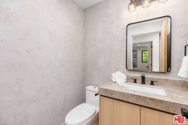 5305 Allott Avenue, Sherman Oaks CA: https://media.crmls.org/mediaz/7b249a1f-5e11-463e-a9bd-57a31017397f.jpg