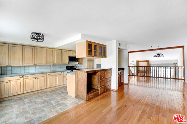 6232 Nita Avenue, Woodland Hills CA: https://media.crmls.org/mediaz/7b24b2c4-f4f8-4fb7-befc-a49338fea3f0.jpg