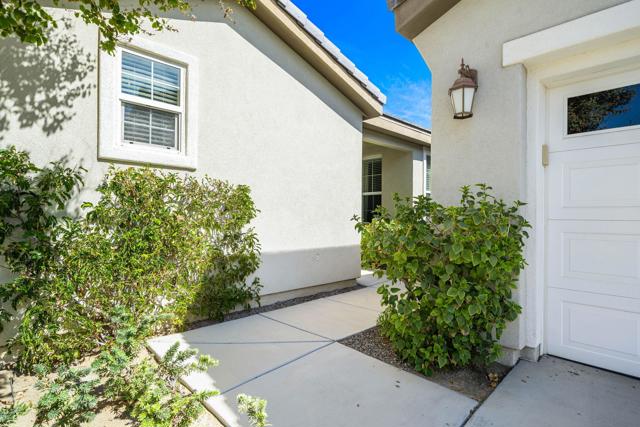 81497 Golden Poppy Way, La Quinta CA: https://media.crmls.org/mediaz/7b256079-abc8-4827-903e-52ab2911402d.jpg